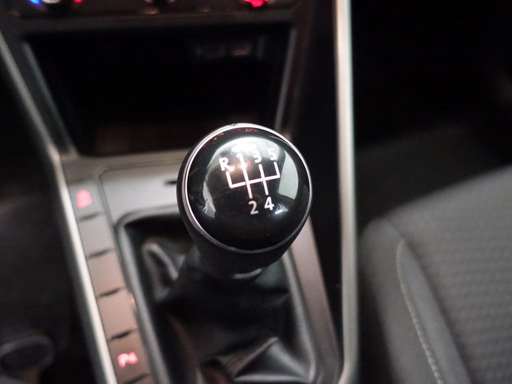 
								Volkswagen Polo 1.0 TSI Highline+ Carplay, Led, Park Assist, Navi, Clima, Ada Cruise vol									