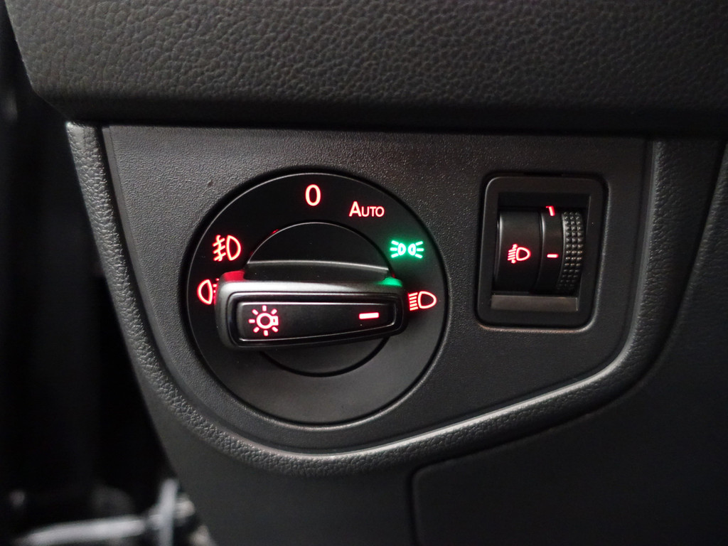 
								Volkswagen Polo 1.0 TSI Highline+ Carplay, Led, Park Assist, Navi, Clima, Ada Cruise vol									