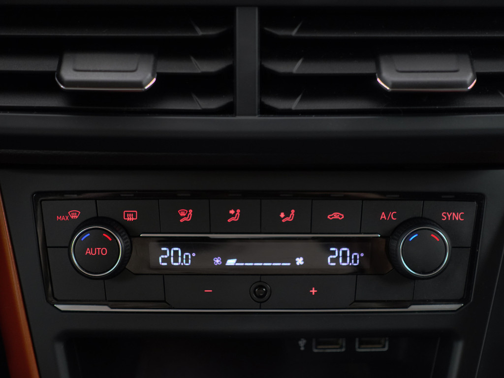
								Volkswagen Polo 1.0 TSI R Line Aut- Panodak, Xenon Led, Dynamic Select, CarPlay, Camera, Virtual Cockpit, Park Assist, Park Pilot vol									