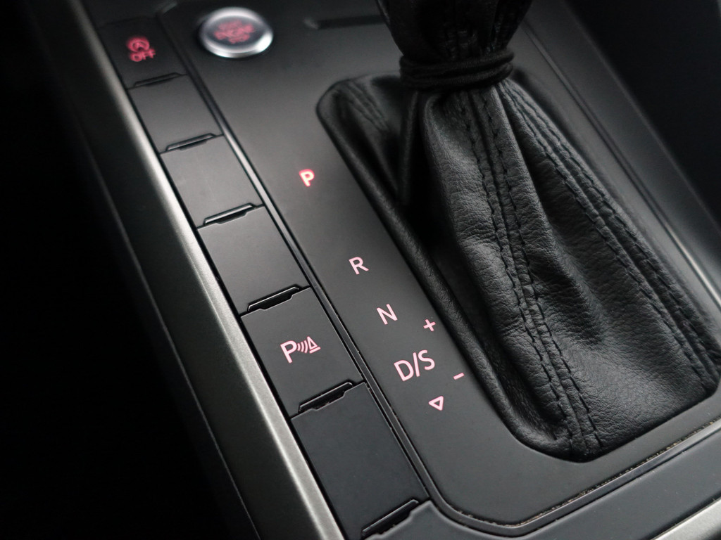 
Volkswagen Polo 1.0 TSI Highline Aut- Keyless, Stoelverwarming, Park Assist, Led, Front Assist, Cruise vol									