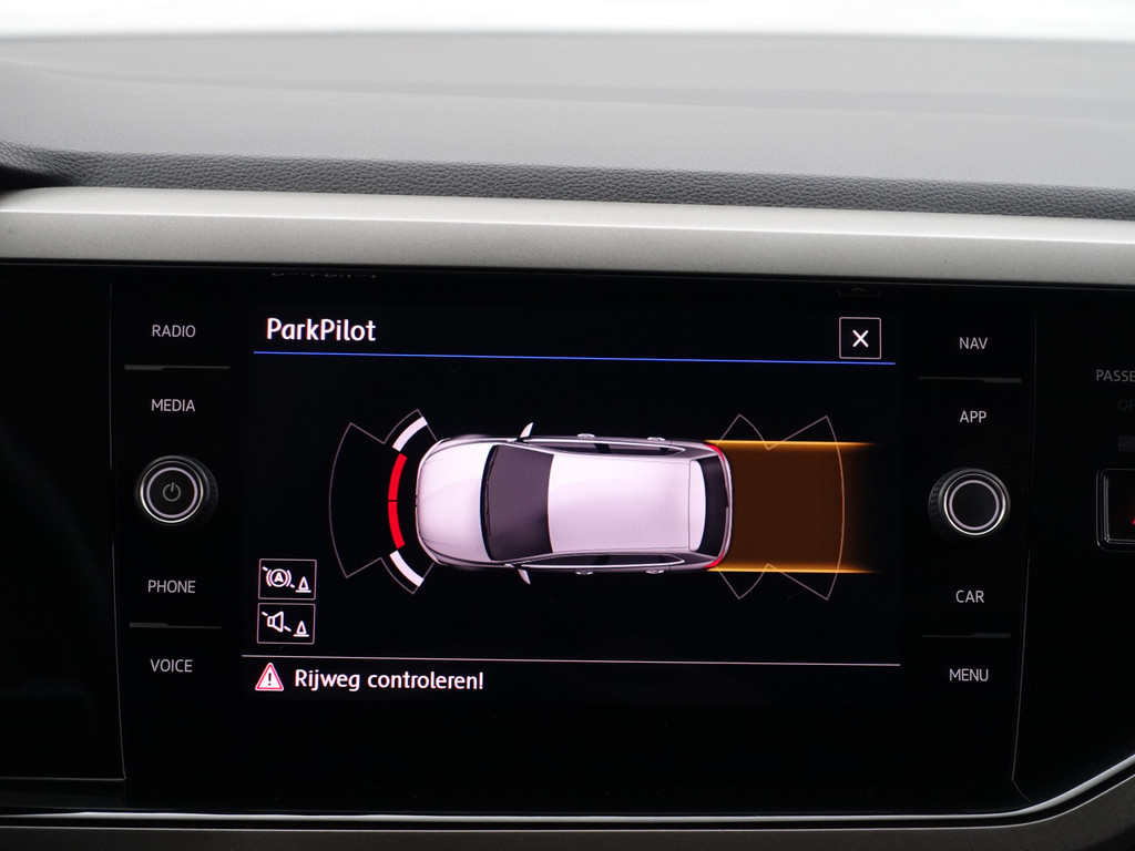 
Volkswagen Polo 1.0 TSI Highline Aut- Keyless, Stoelverwarming, Park Assist, Led, Front Assist, Cruise vol									