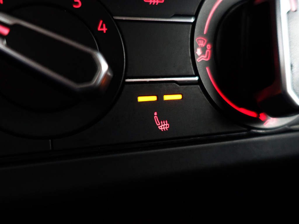 
Volkswagen Polo 1.0 TSI Highline Aut- Keyless, Stoelverwarming, Park Assist, Led, Front Assist, Cruise vol									