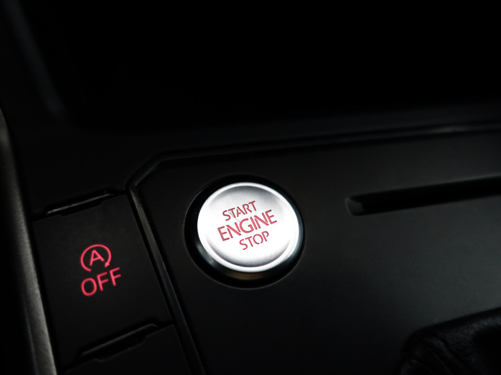 
Volkswagen Polo 1.0 TSI Highline Aut- Keyless, Stoelverwarming, Park Assist, Led, Front Assist, Cruise vol									