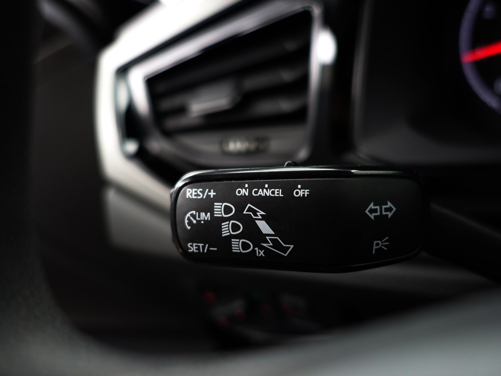 
Volkswagen Polo 1.0 TSI Highline Aut- Keyless, Stoelverwarming, Park Assist, Led, Front Assist, Cruise vol									