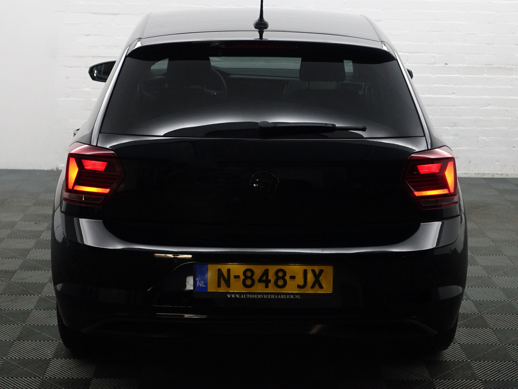 
Volkswagen Polo 1.0 TSI Highline Aut- Keyless, Stoelverwarming, Park Assist, Led, Front Assist, Cruise vol									