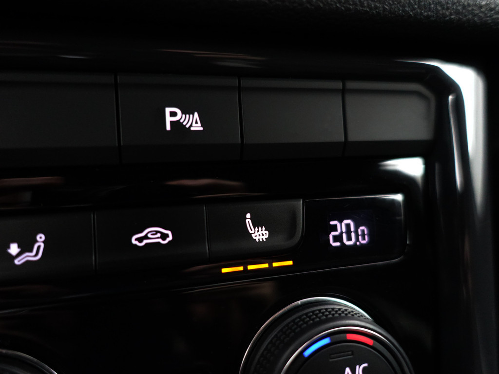 
Volkswagen T-Roc 2.0 TSI 4Motion R-line+ Aut- Dynamic Select, Two Tone, CarPlay, Blindspot, Led, Virtual Cockpit, Park Assist vol									