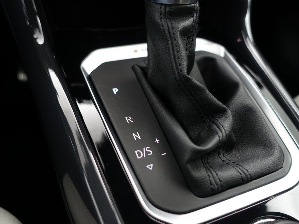 
Volkswagen T-Roc 2.0 TSI 4Motion R-line+ Aut- Dynamic Select, Two Tone, CarPlay, Blindspot, Led, Virtual Cockpit, Park Assist vol									