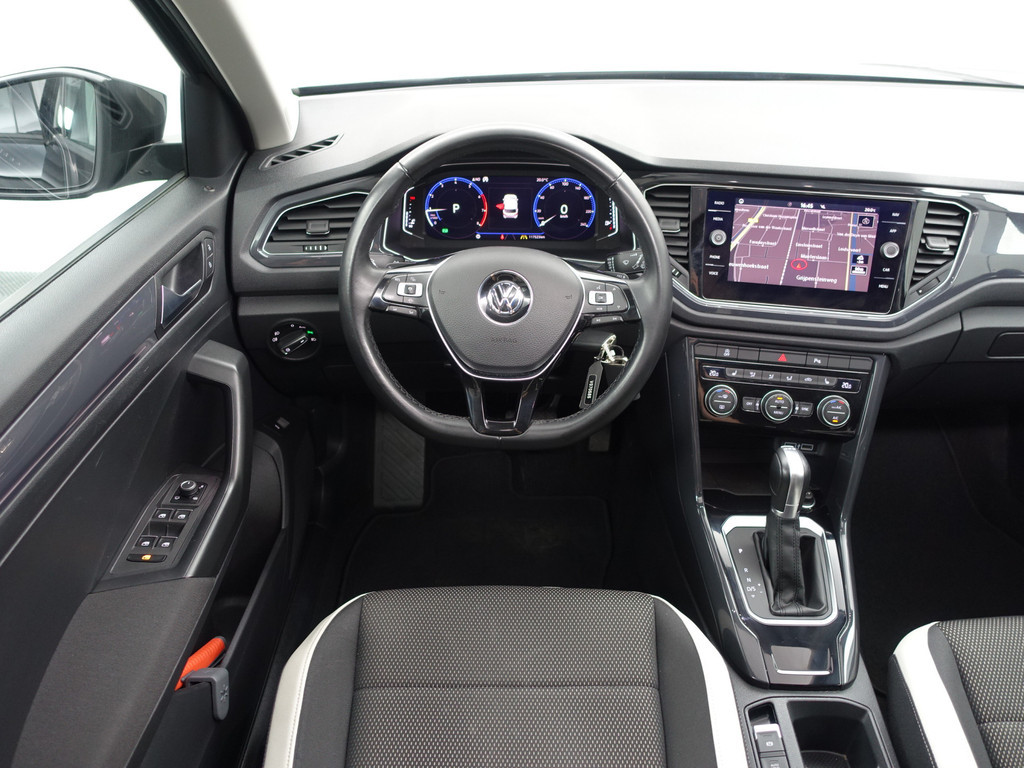 
Volkswagen T-Roc 1.5 TSI R-line+ Aut- Panodak, Sport Interieur, Ada Cruise, Xenon Led, Virtual Cockpit, Park Assist vol									