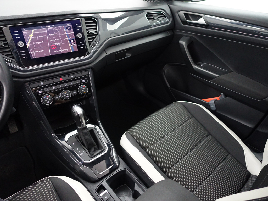 
Volkswagen T-Roc 1.5 TSI R-line+ Aut- Panodak, Sport Interieur, Ada Cruise, Xenon Led, Virtual Cockpit, Park Assist vol									