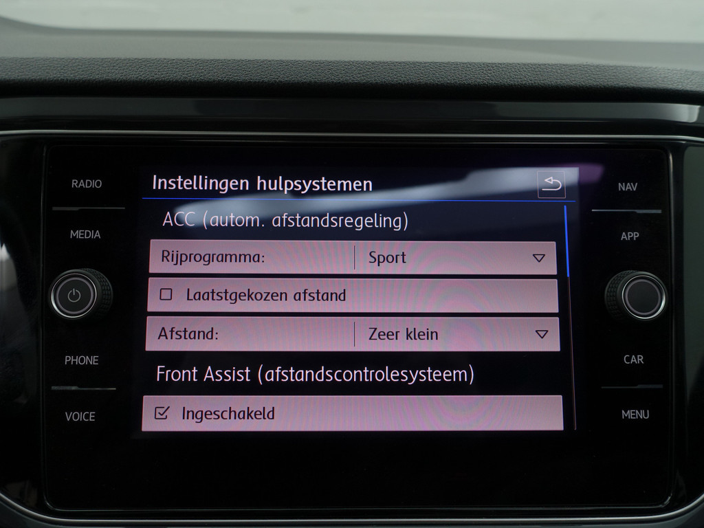 
Volkswagen T-Roc 1.5 TSI R-line+ Aut- Panodak, Sport Interieur, Ada Cruise, Xenon Led, Virtual Cockpit, Park Assist vol									