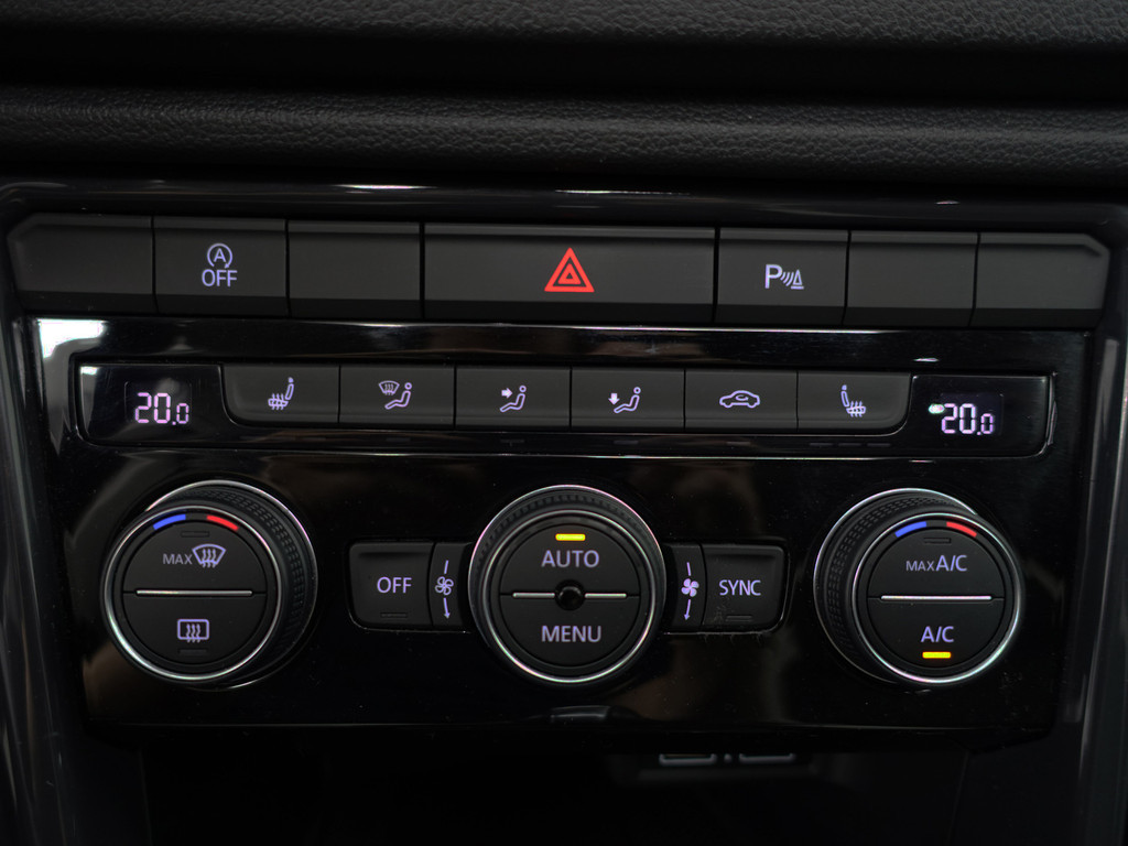 
Volkswagen T-Roc 1.5 TSI R-line+ Aut- Panodak, Sport Interieur, Ada Cruise, Xenon Led, Virtual Cockpit, Park Assist vol									