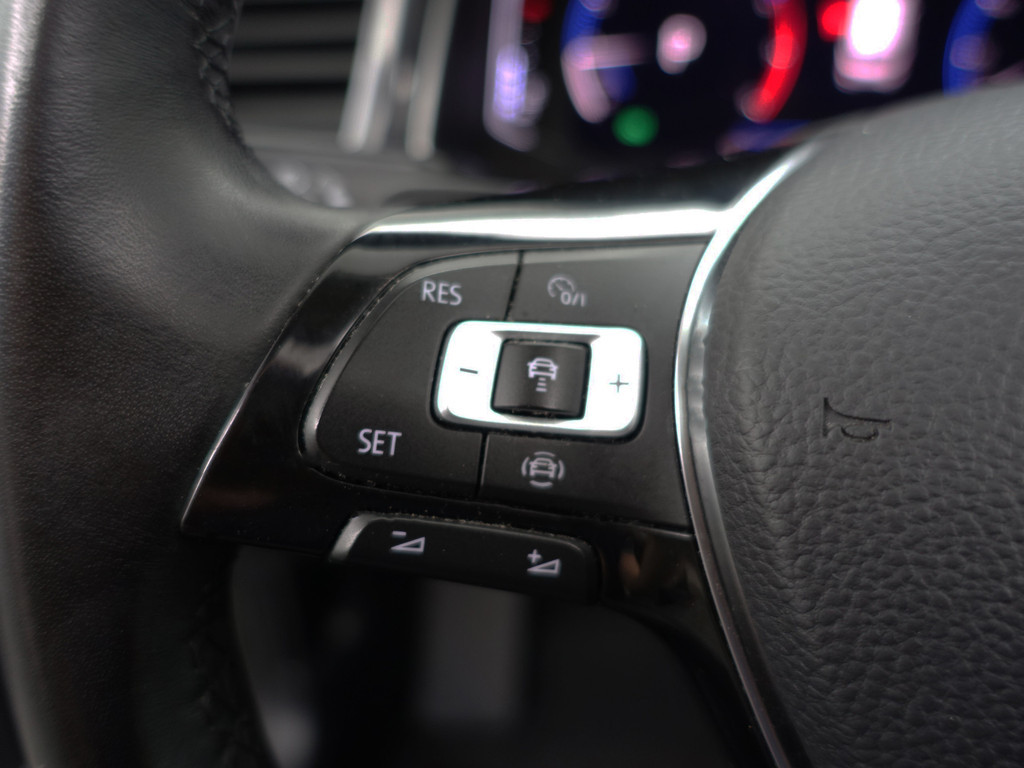 
Volkswagen T-Roc 1.5 TSI R-line+ Aut- Panodak, Sport Interieur, Ada Cruise, Xenon Led, Virtual Cockpit, Park Assist vol									