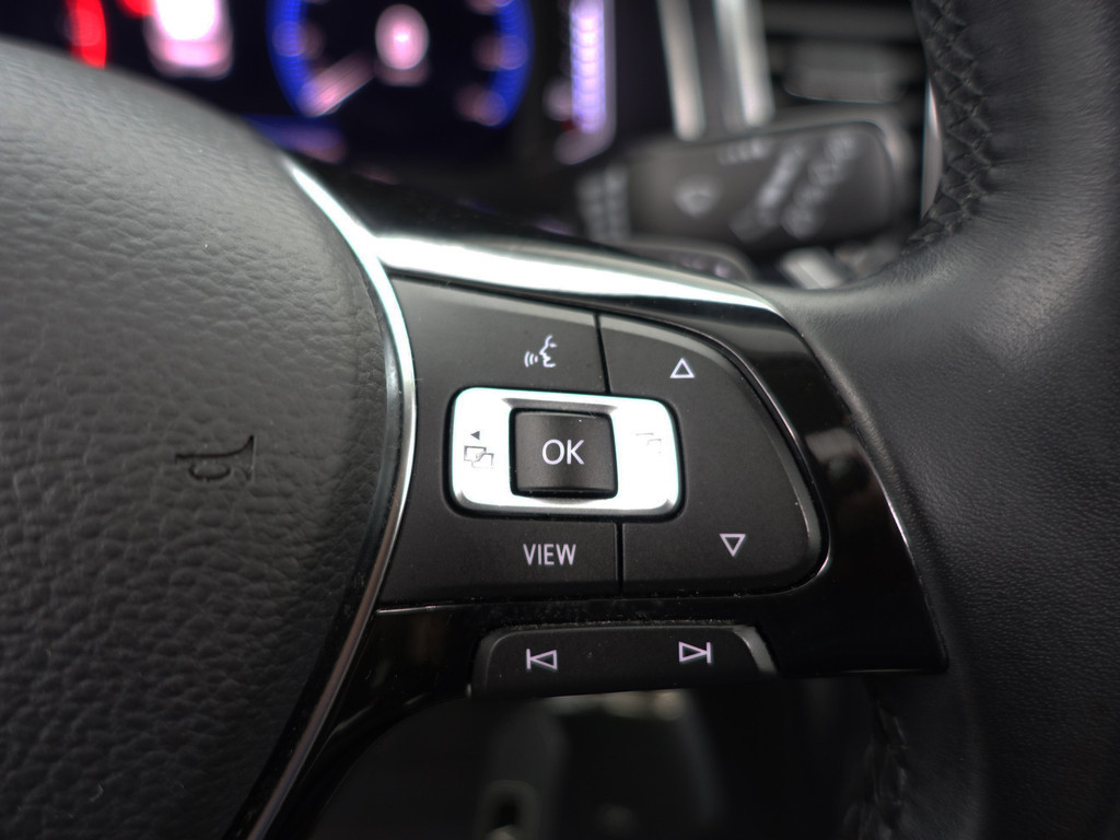 
Volkswagen T-Roc 1.5 TSI R-line+ Aut- Panodak, Sport Interieur, Ada Cruise, Xenon Led, Virtual Cockpit, Park Assist vol									