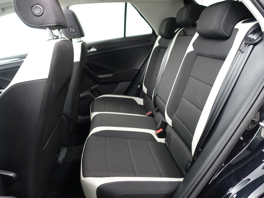 
Volkswagen T-Roc 1.5 TSI R-line+ Aut- Panodak, Sport Interieur, Ada Cruise, Xenon Led, Virtual Cockpit, Park Assist vol									