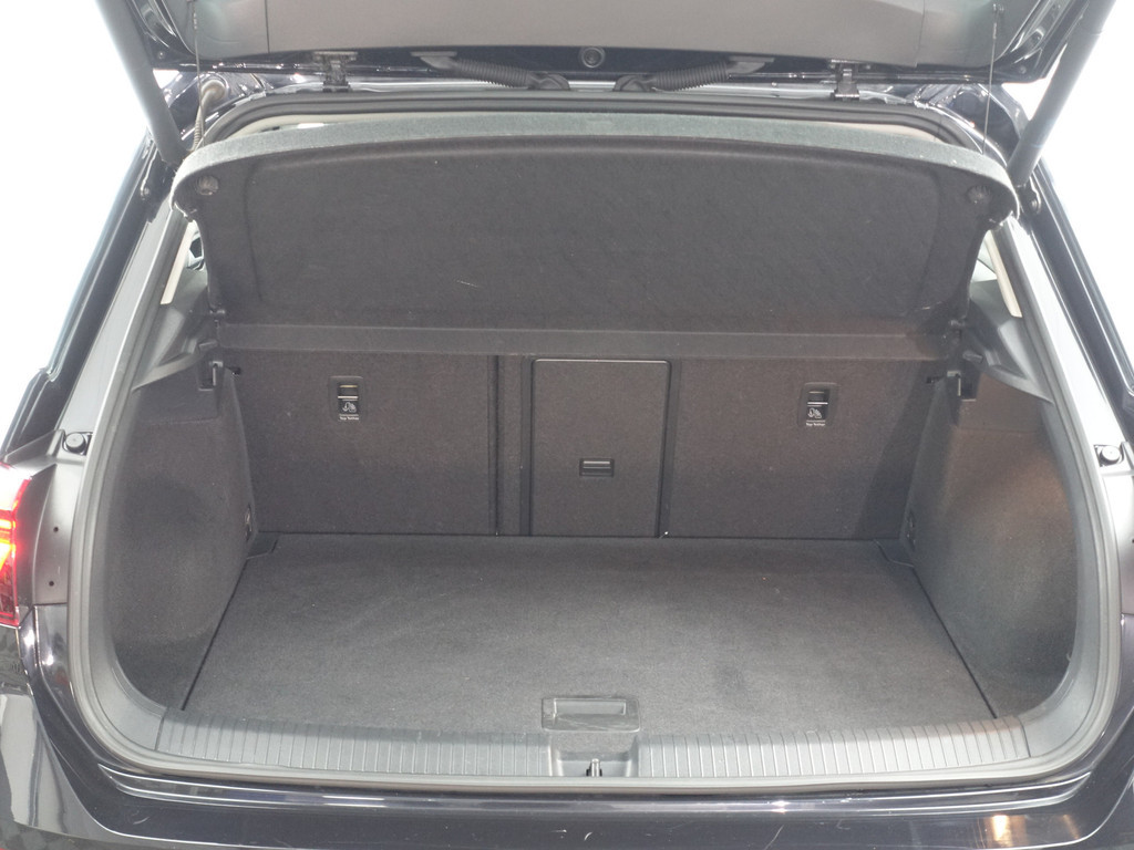 
Volkswagen T-Roc 1.5 TSI R-line+ Aut- Panodak, Sport Interieur, Ada Cruise, Xenon Led, Virtual Cockpit, Park Assist vol									