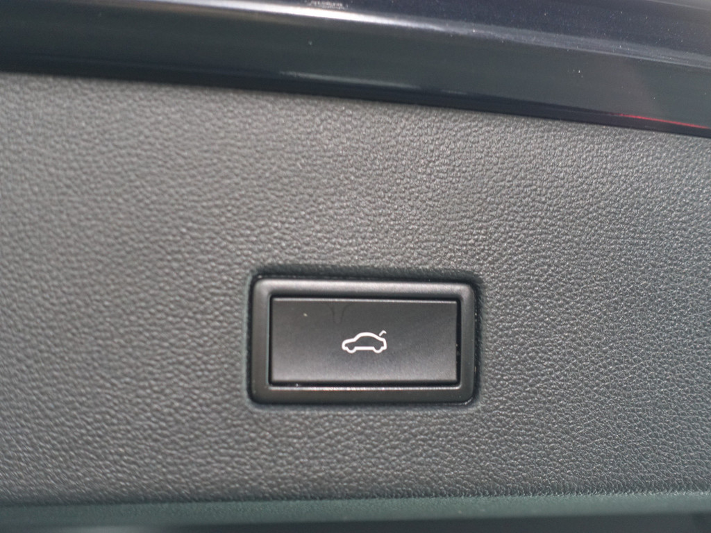 
Volkswagen T-Roc 1.5 TSI R-line+ Aut- Panodak, Sport Interieur, Ada Cruise, Xenon Led, Virtual Cockpit, Park Assist vol									