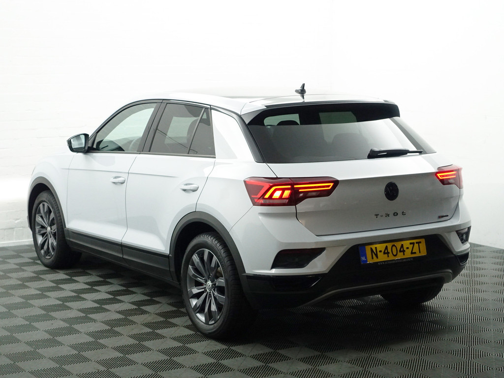 
Volkswagen T-Roc 2.0 TSI 4Motion R-line+ Aut- Dynamic Select, Two Tone, CarPlay, Blindspot, Led, Virtual Cockpit, Park Assist vol									