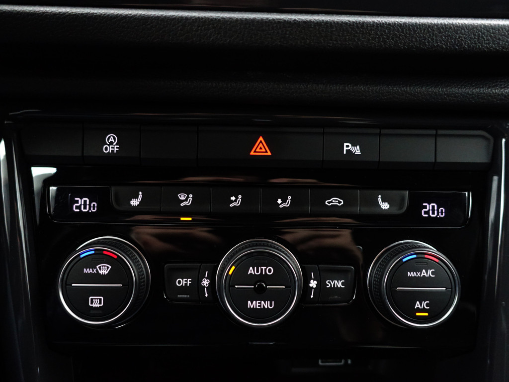 
Volkswagen T-Roc 2.0 TSI 4Motion R-line+ Aut- Dynamic Select, Two Tone, CarPlay, Blindspot, Led, Virtual Cockpit, Park Assist vol									