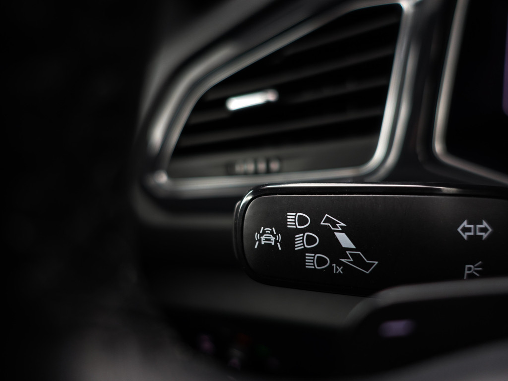 
Volkswagen T-Roc 2.0 TSI 4Motion R-line+ Aut- Dynamic Select, Two Tone, CarPlay, Blindspot, Led, Virtual Cockpit, Park Assist vol									