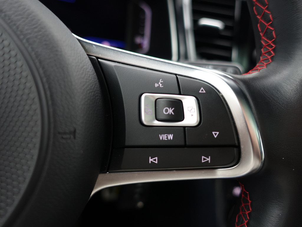 
Volkswagen T-Roc 1.5 TSI R Line+ Maxton Aut- Panoramadak, Two Tone, Carplay, Virtual Cockpit, Xenon Led Matrix, Dynamic Select vol									