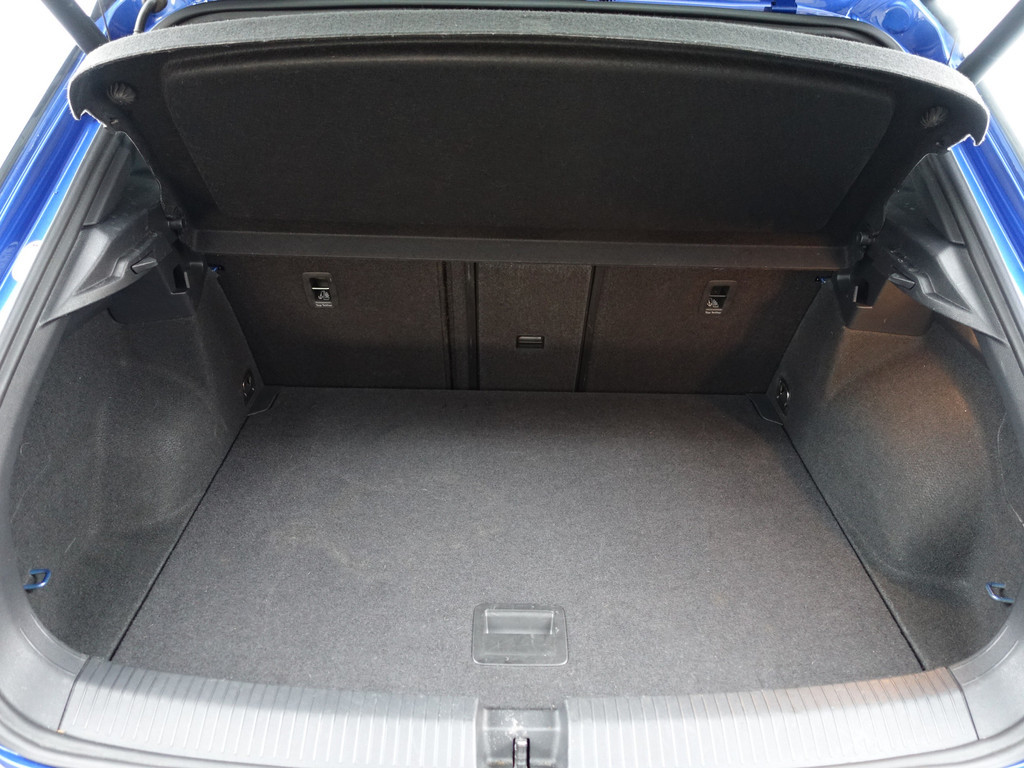 
Volkswagen T-Roc 1.5 TSI R Line+ Maxton Aut- Panoramadak, Two Tone, Carplay, Virtual Cockpit, Xenon Led Matrix, Dynamic Select vol									