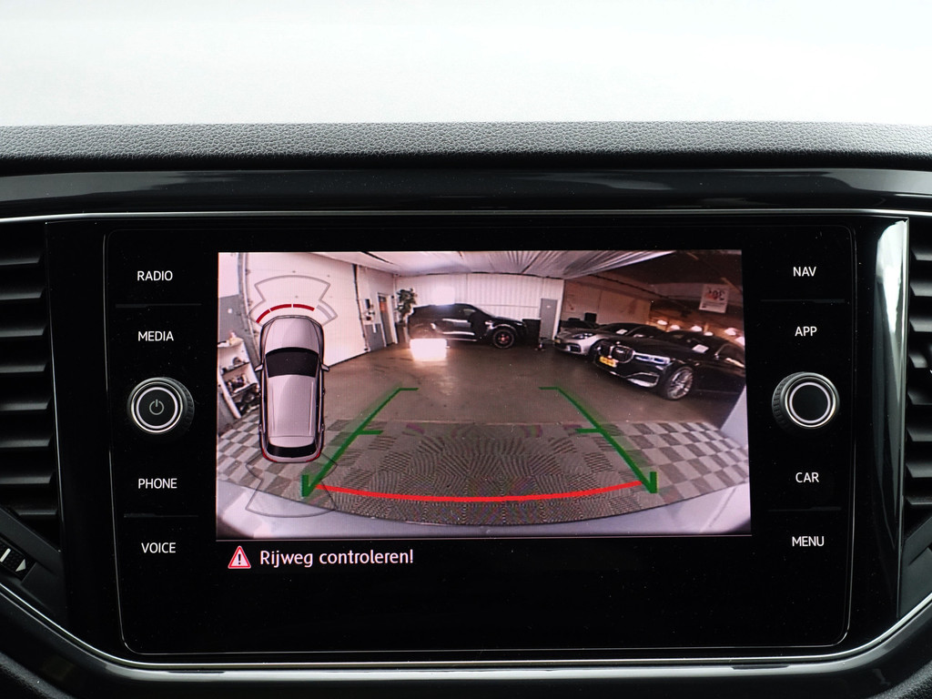 
								Volkswagen T-Roc 1.5 TSI R Line Sport Aut- Panodak, Sfeerverlichting, Ada Cruise, Dynamic Select, Carplay, Keyless, Camera vol									