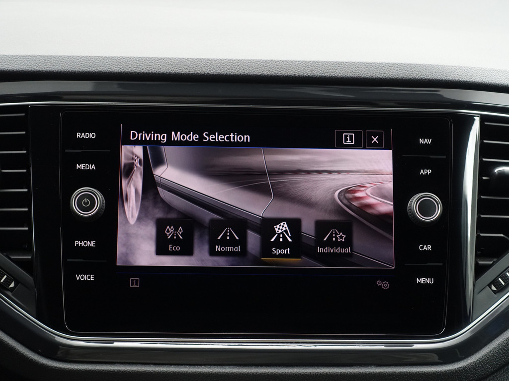 
Volkswagen T-Roc 1.5 TSI R Line+ Maxton Aut- Panoramadak, Two Tone, Carplay, Virtual Cockpit, Xenon Led Matrix, Dynamic Select vol									