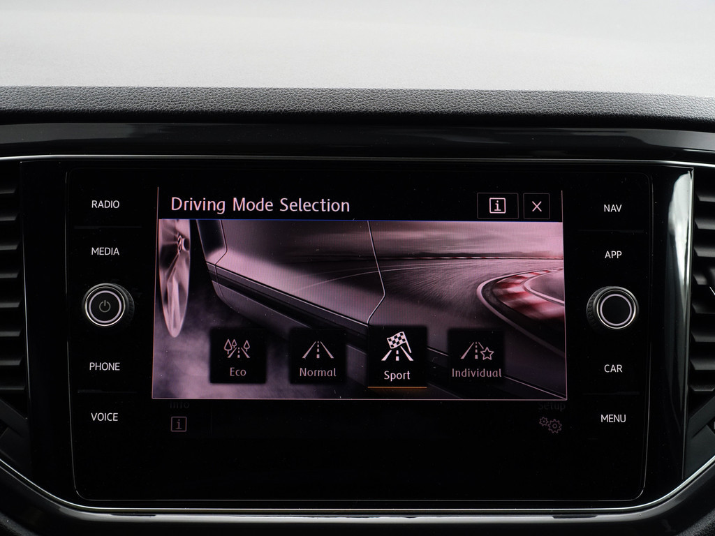 
								Volkswagen T-Roc 1.5 TSI R Line Sport Aut- Panodak, Sfeerverlichting, Ada Cruise, Dynamic Select, Carplay, Keyless, Camera vol									