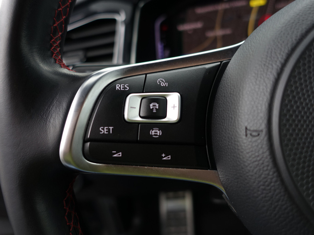 
								Volkswagen T-Roc 1.5 TSI R Line Sport Aut- Panodak, Sfeerverlichting, Ada Cruise, Dynamic Select, Carplay, Keyless, Camera vol									