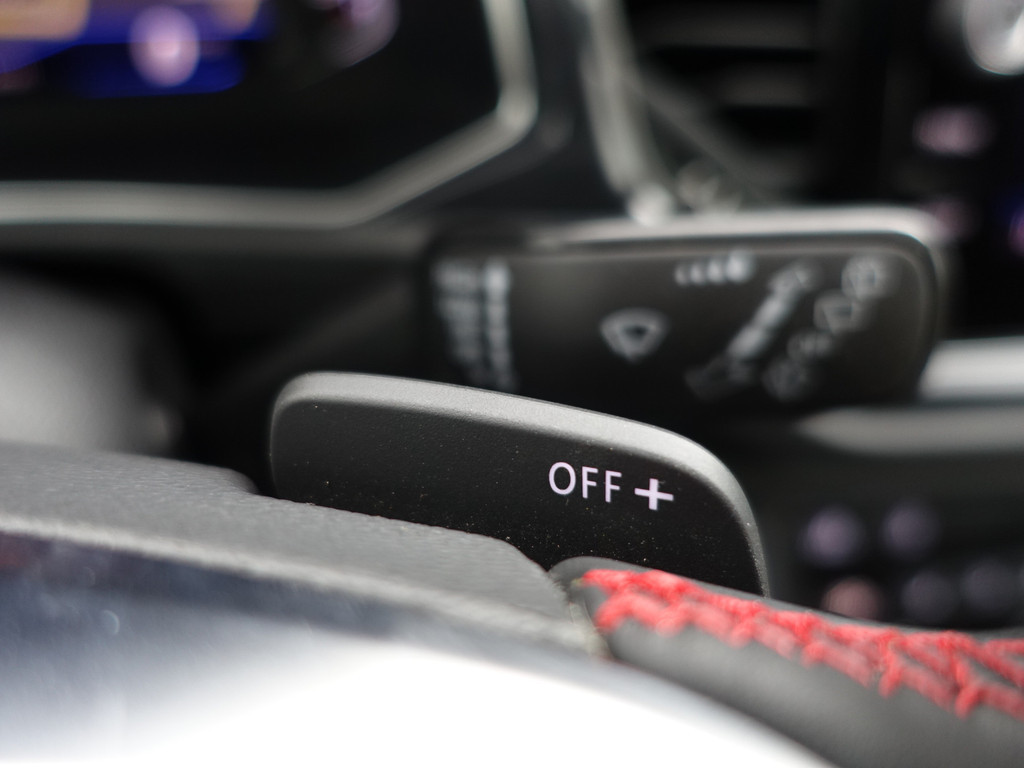 
Volkswagen T-Roc 1.5 TSI R Line+ Maxton Aut- Panoramadak, Two Tone, Carplay, Virtual Cockpit, Xenon Led Matrix, Dynamic Select vol									