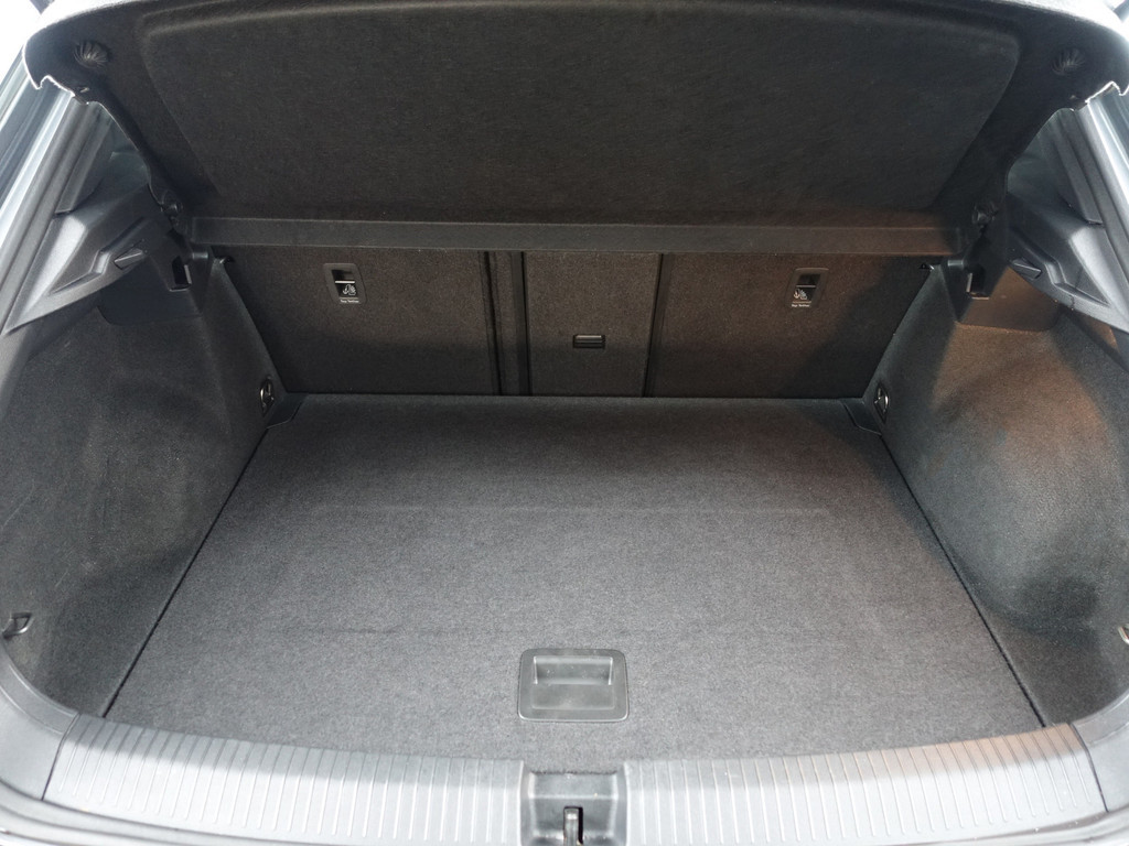 
								Volkswagen T-Roc 1.5 TSI R Line Sport Aut- Panodak, Sfeerverlichting, Ada Cruise, Dynamic Select, Carplay, Keyless, Camera vol									