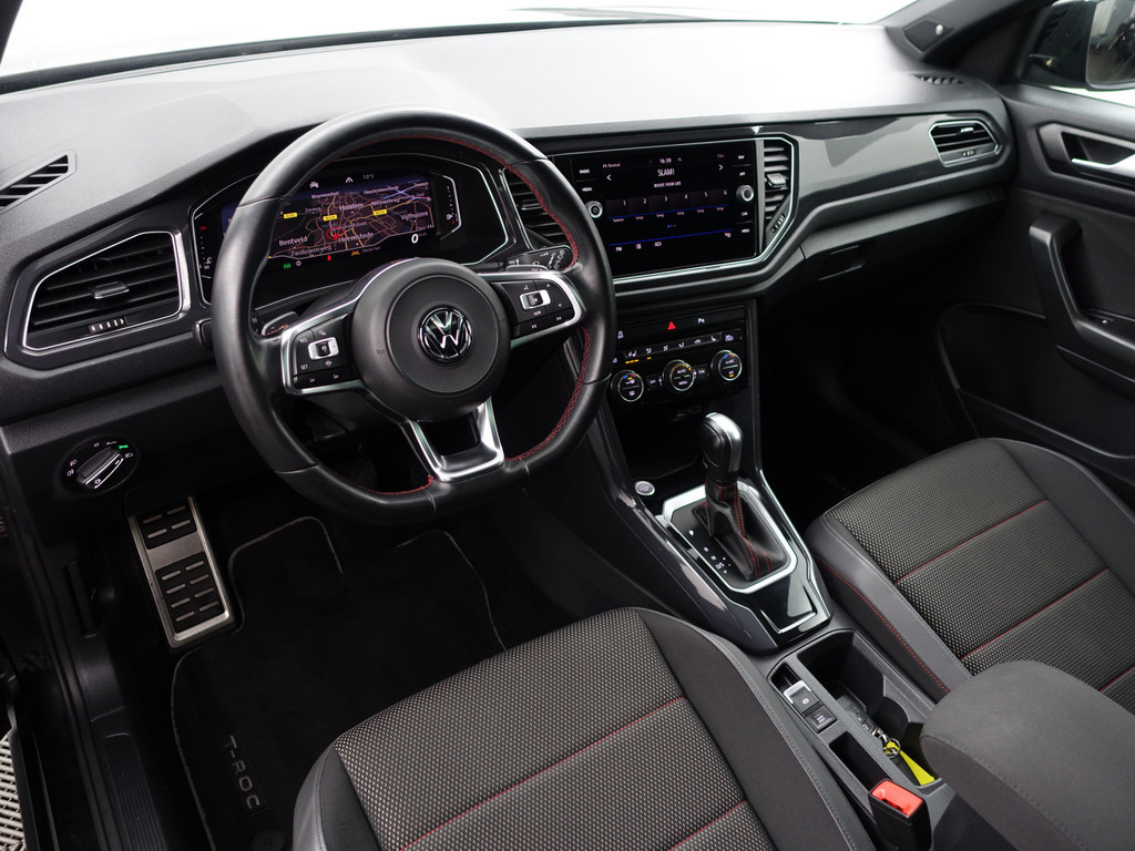 
Volkswagen T-Roc 1.5 TSI R Line Aut+ Panoramadak, Stuur/Stoelverwarming, Carplay, Keyless, Beats Audio, Sfeerverlichting vol									