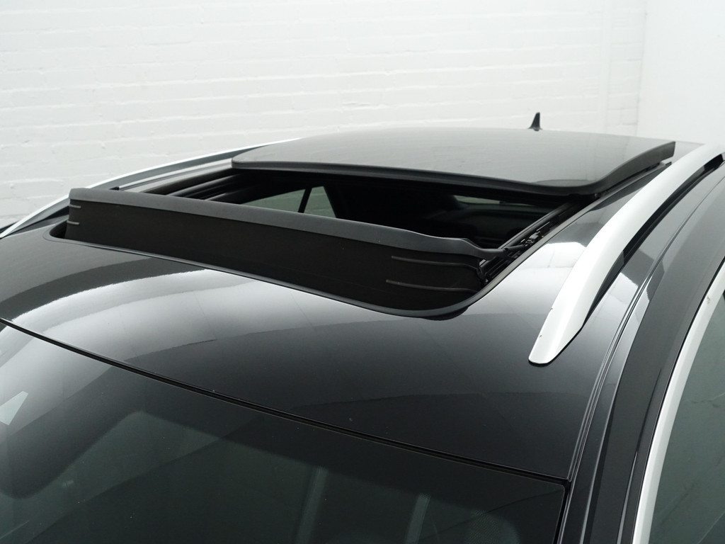 
Volkswagen T-Roc 1.5 TSI R Line Aut+ Panoramadak, Stuur/Stoelverwarming, Carplay, Keyless, Beats Audio, Sfeerverlichting vol									