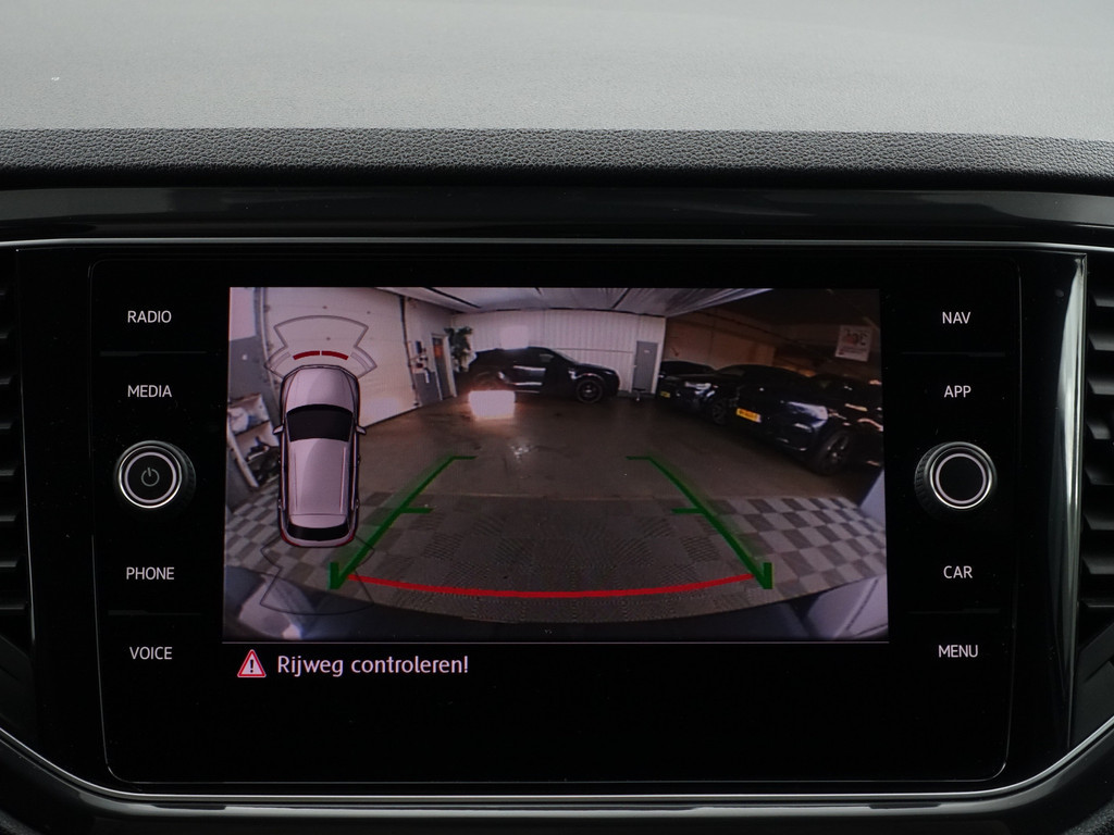 
Volkswagen T-Roc 1.5 TSI R Line Aut+ Panoramadak, Stuur/Stoelverwarming, Carplay, Keyless, Beats Audio, Sfeerverlichting vol									