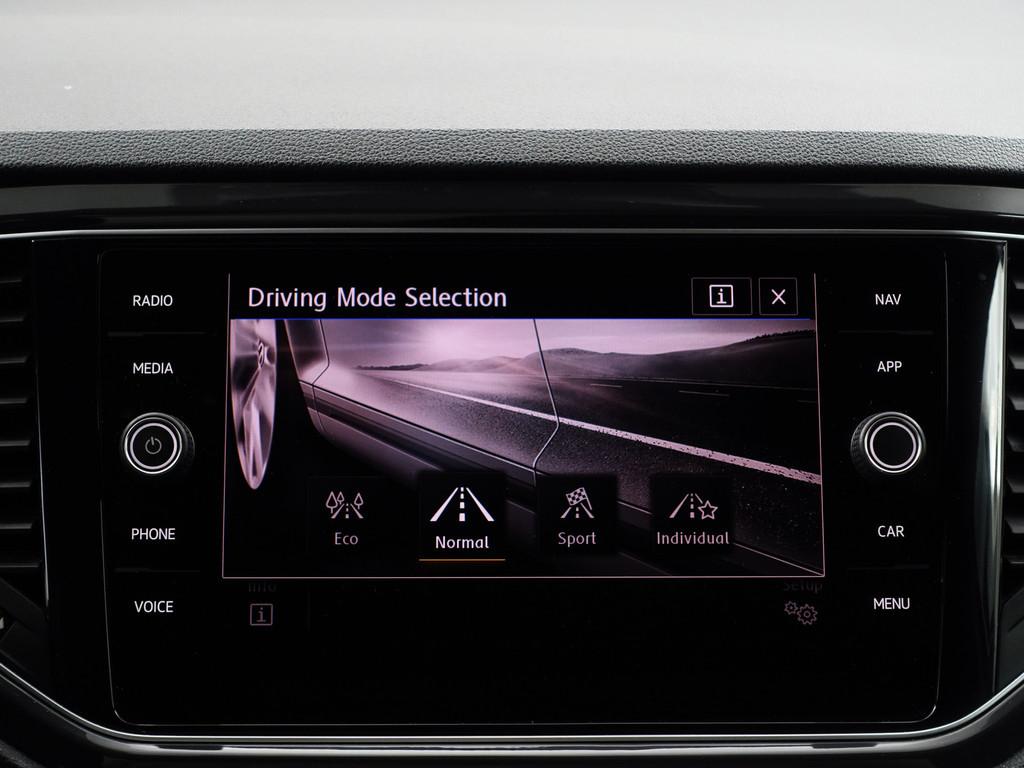 
Volkswagen T-Roc 1.5 TSI R Line Aut+ Panoramadak, Stuur/Stoelverwarming, Carplay, Keyless, Beats Audio, Sfeerverlichting vol									