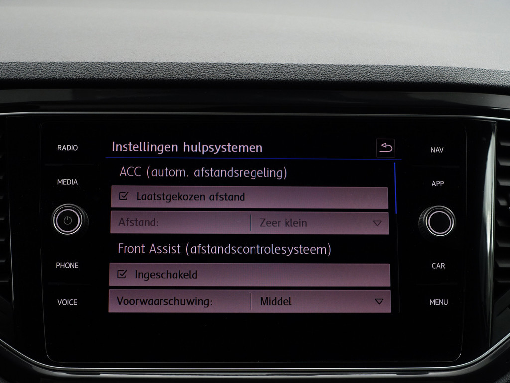 
Volkswagen T-Roc 1.5 TSI R Line Aut+ Panoramadak, Stuur/Stoelverwarming, Carplay, Keyless, Beats Audio, Sfeerverlichting vol									