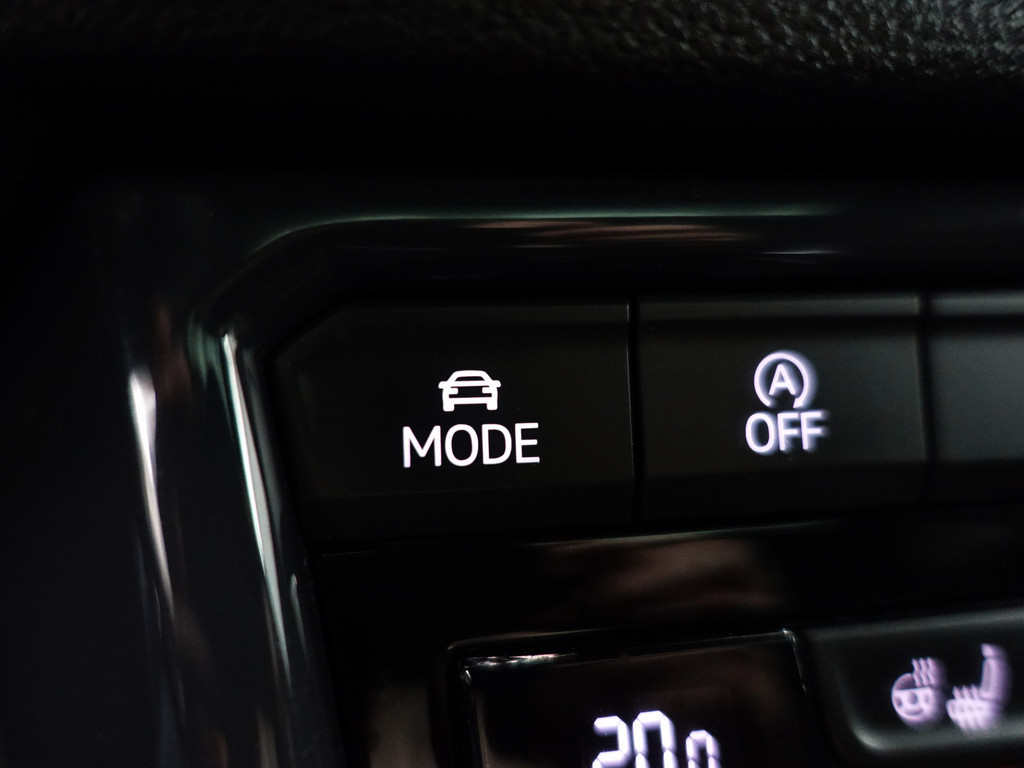 
Volkswagen T-Roc 1.5 TSI R Line Aut+ Panoramadak, Stuur/Stoelverwarming, Carplay, Keyless, Beats Audio, Sfeerverlichting vol									