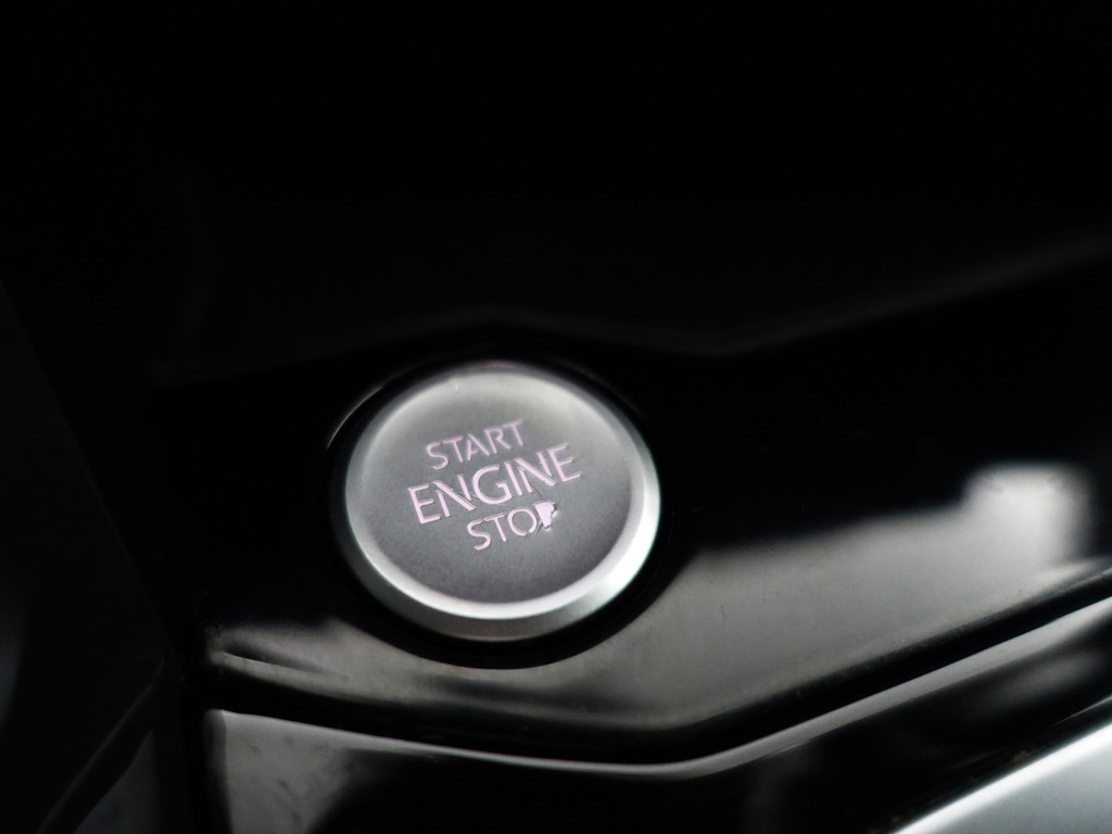 
Volkswagen T-Roc 1.5 TSI R Line Aut+ Panoramadak, Stuur/Stoelverwarming, Carplay, Keyless, Beats Audio, Sfeerverlichting vol									