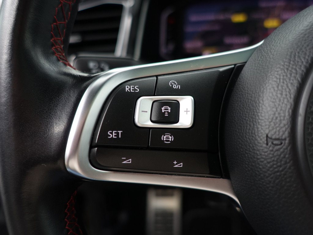 
Volkswagen T-Roc 1.5 TSI R Line Aut+ Panoramadak, Stuur/Stoelverwarming, Carplay, Keyless, Beats Audio, Sfeerverlichting vol									