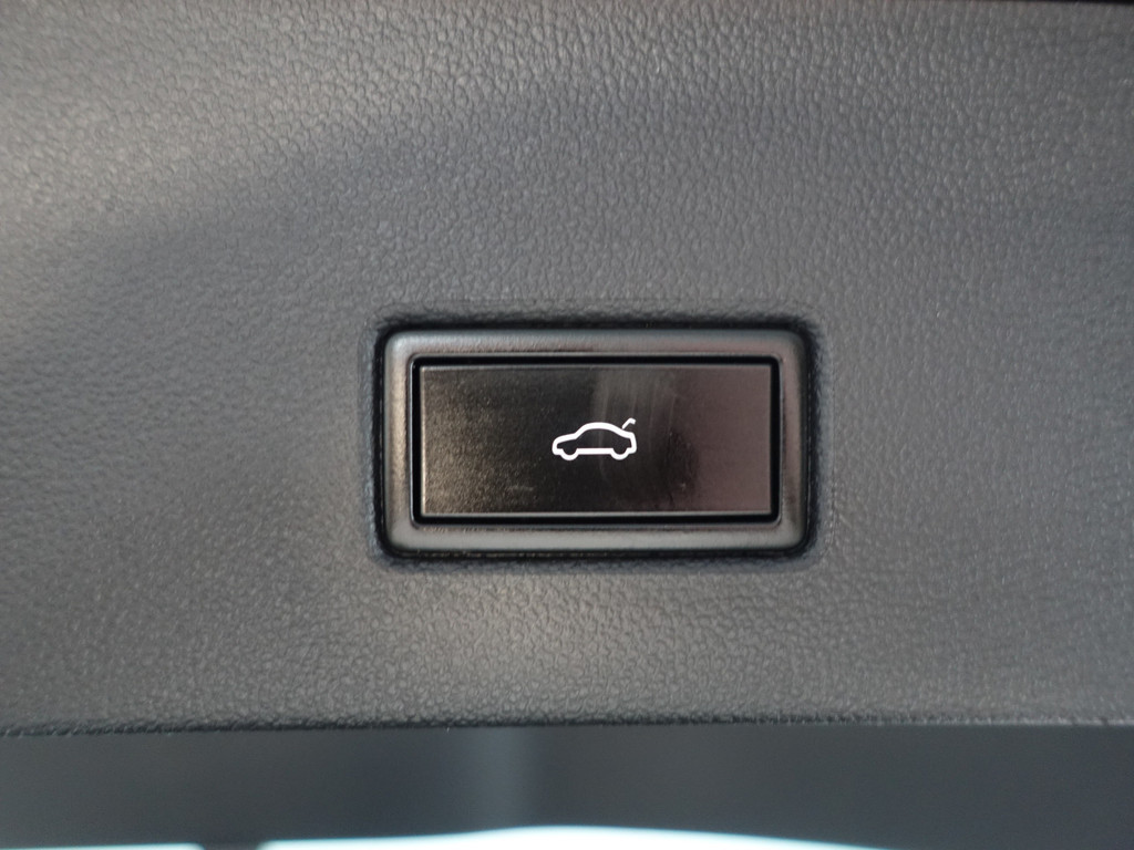 
Volkswagen T-Roc 1.5 TSI R Line Aut+ Panoramadak, Stuur/Stoelverwarming, Carplay, Keyless, Beats Audio, Sfeerverlichting vol									