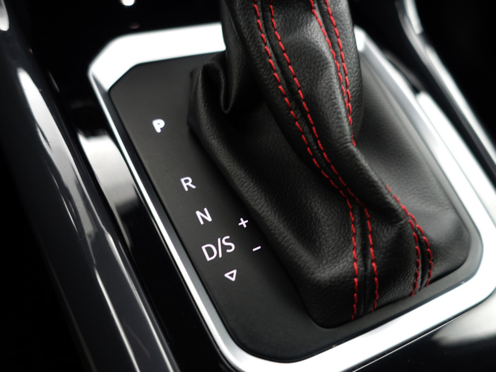 
Volkswagen T-Roc 1.5 TSI R Line Aut- Two Tone, CarPlay, Panoramadak, Dynamic Select, Xenon Led, Sfeerverlichting, Ada Cruise vol									