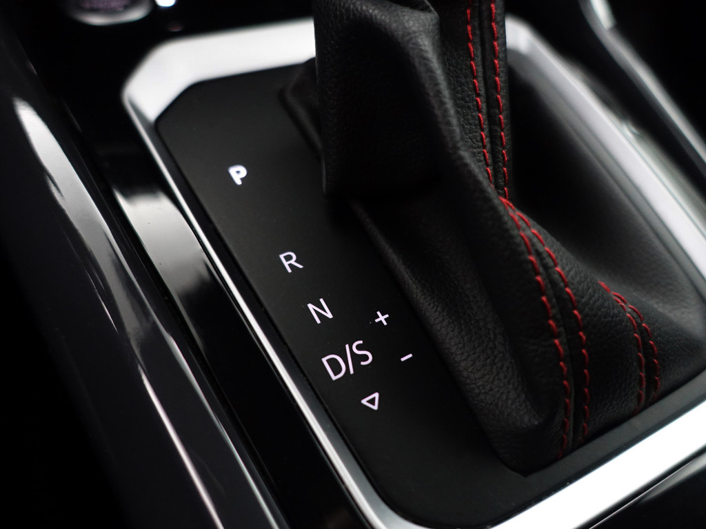 
Volkswagen T-Roc 1.5 TSI R Line Aut+ Panoramadak, Stuur/Stoelverwarming, Carplay, Keyless, Beats Audio, Sfeerverlichting vol									