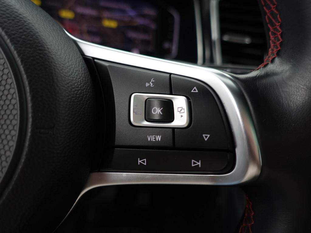 
Volkswagen T-Roc 1.5 TSI R Line Aut+ Panoramadak, Stuur/Stoelverwarming, Carplay, Keyless, Beats Audio, Sfeerverlichting vol									