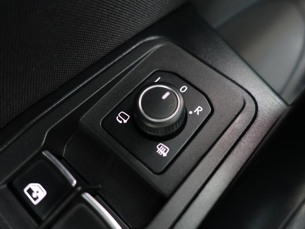 
Volkswagen T-Roc 1.5 TSI R Line Aut+ Panoramadak, Stuur/Stoelverwarming, Carplay, Keyless, Beats Audio, Sfeerverlichting vol									