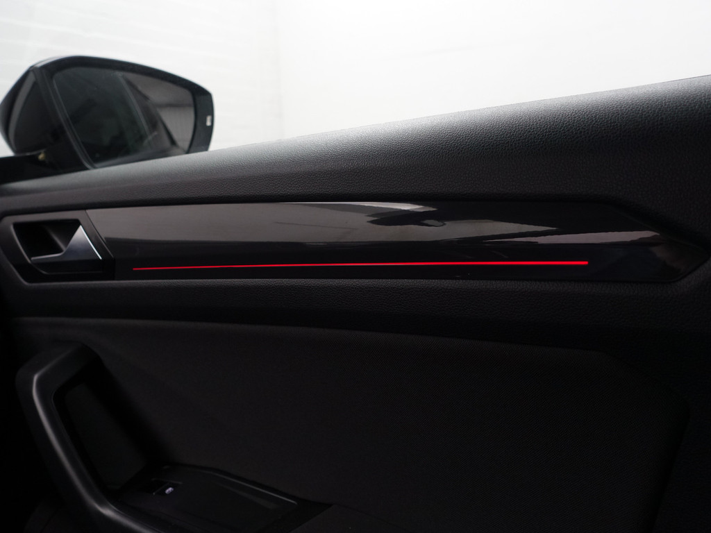 
Volkswagen T-Roc 1.5 TSI R Line Aut+ Panoramadak, Stuur/Stoelverwarming, Carplay, Keyless, Beats Audio, Sfeerverlichting vol									