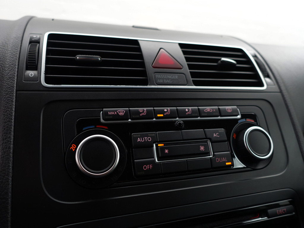 
Volkswagen Touran 1.2 TSI Highline Bluemotion- 7 Pers, Park Assist, Cruise, Clima, Family Pack, Privacy Glass vol									