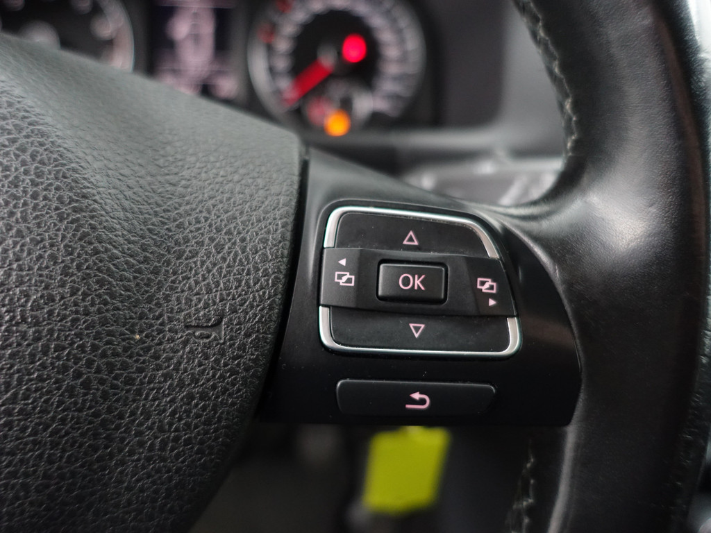 
Volkswagen Touran 1.2 TSI Highline Bluemotion- 7 Pers, Park Assist, Cruise, Clima, Family Pack, Privacy Glass vol									