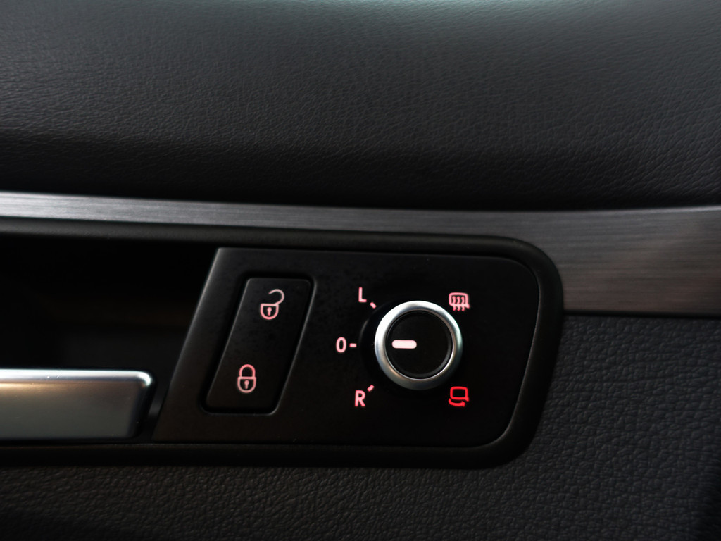 
Volkswagen Touran 1.2 TSI Highline Bluemotion- 7 Pers, Park Assist, Cruise, Clima, Family Pack, Privacy Glass vol									