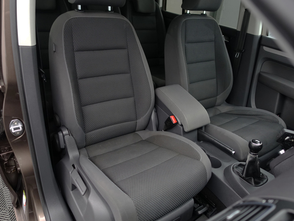 
Volkswagen Touran 1.2 TSI Highline Bluemotion- 7 Pers, Park Assist, Cruise, Clima, Family Pack, Privacy Glass vol									