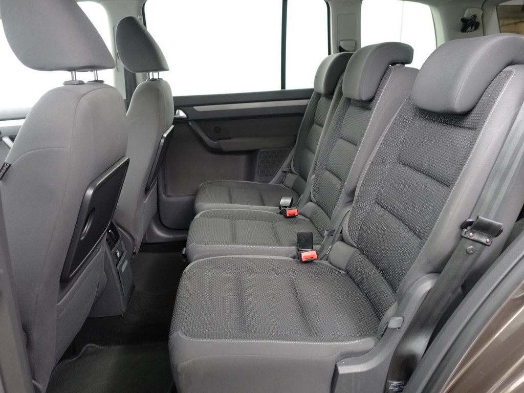 
Volkswagen Touran 1.2 TSI Highline Bluemotion- 7 Pers, Park Assist, Cruise, Clima, Family Pack, Privacy Glass vol									